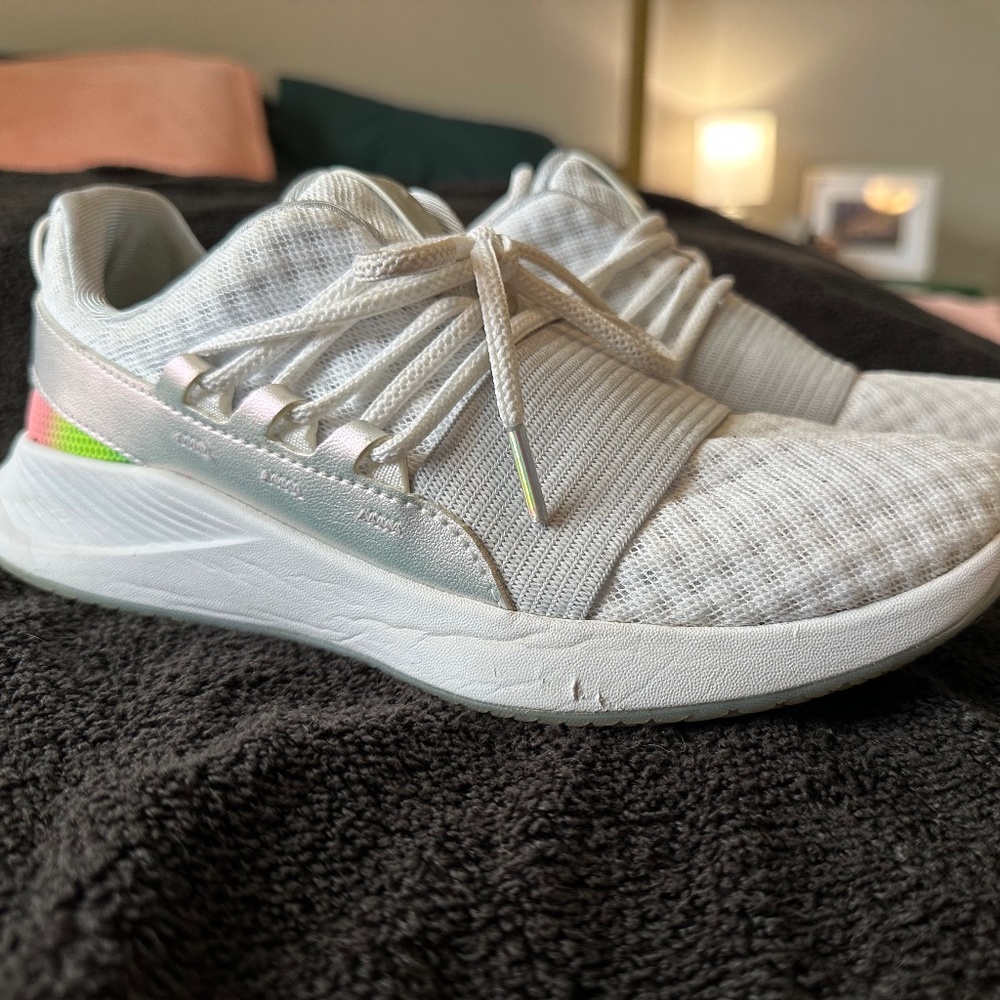 Under Armour-Women's charged breathe "iridescent"